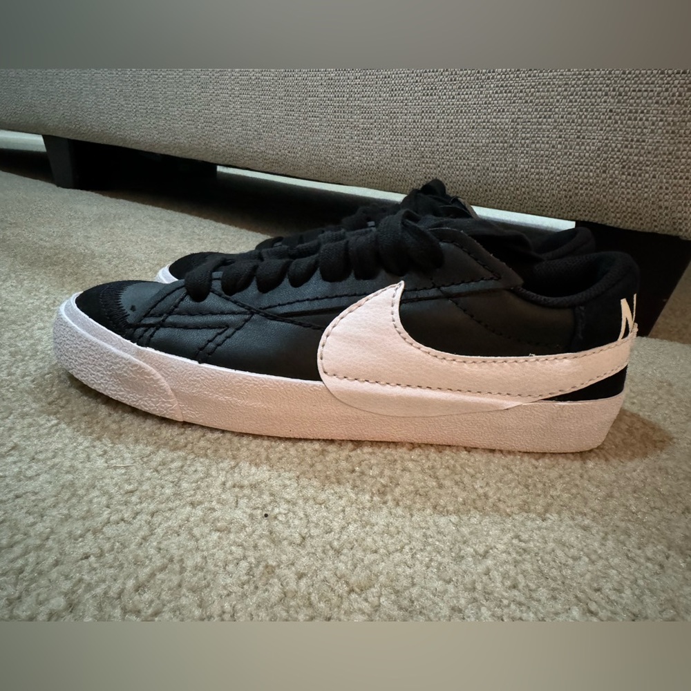 Nike Women's Blazer Low Jumbo Shoes
